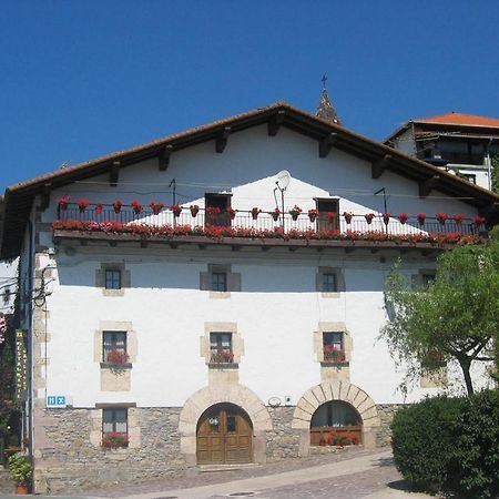 Hostal Ezkurra ภายนอก รูปภาพ